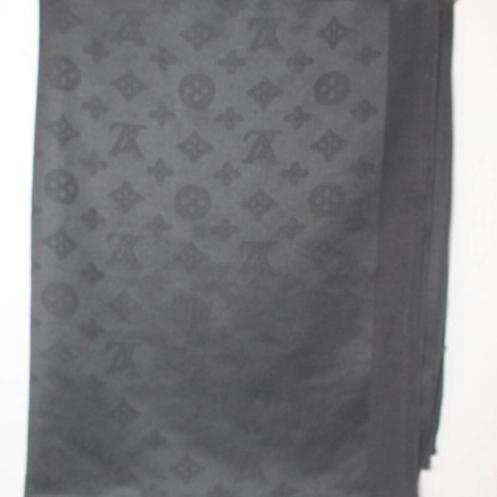 Authentic Louis Vuitton Scarf Wrap Shawl 65% Cashmere 35% Silk Black Used - Picture 8 of 10